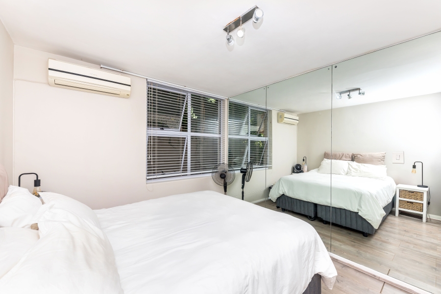 2 Bedroom Property for Sale in Sea Point Western Cape